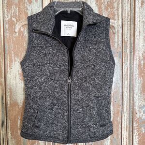 Abercrombie & Fitch Small  Gray Quilted Zip-Up Vest  Jacket Women's